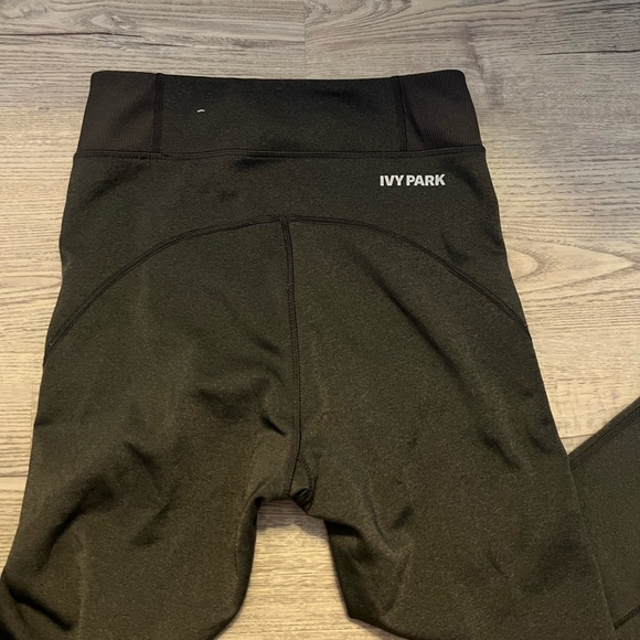 Ivy park leggings in gray. Womens size small. Capri 19 in inseam - Picture 3 of 3